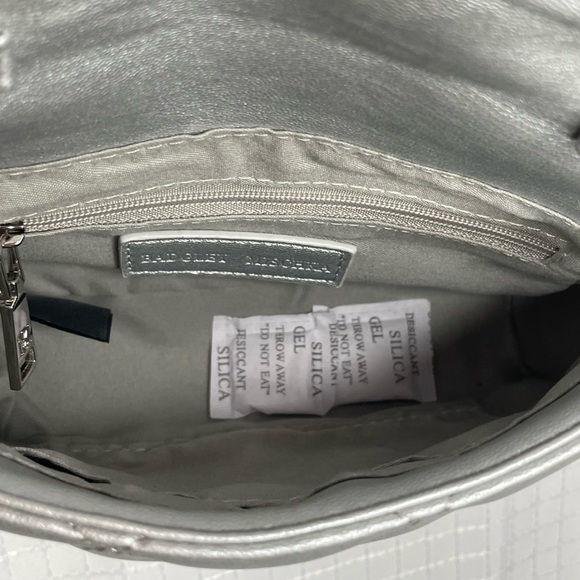 Badgley Mischka Mini Faux Pearl Handle Purse Crossbody Strap Metallic Grey Bag - Picture 5 of 6
